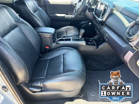 Used 2018 Toyota Tacoma TRD Off-Road AWD/4WD image 11