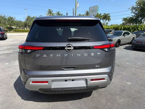 Used 2025 Nissan Pathfinder SL FWD image 4