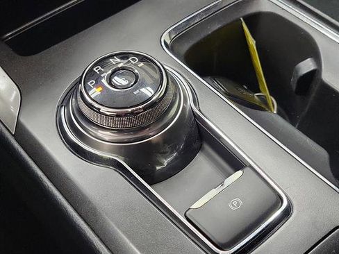 Used 2017 Ford Fusion SE w/ Fusion SE Technology Package image 27