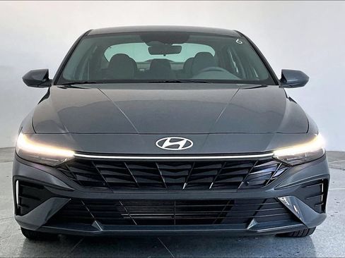 Used 2026 Hyundai Elantra SE FWD image 3