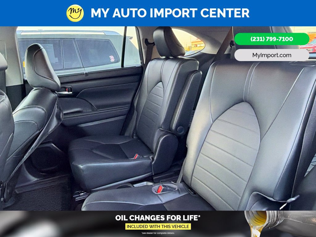 Used 2023 Toyota Highlander XLE AWD/4WD image 22