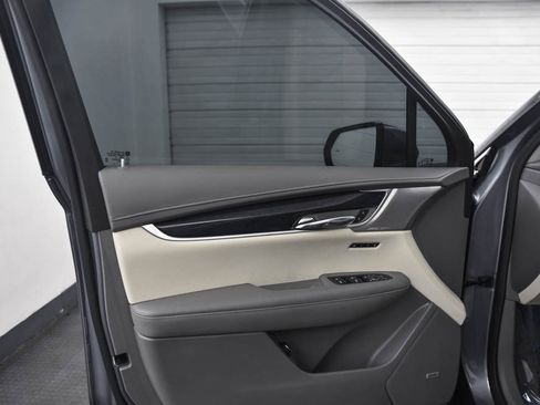 Used 2022 Cadillac XT6 Premium Luxury image 9