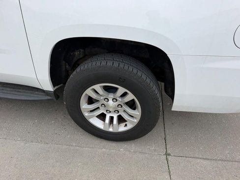Used 2018 Chevrolet Suburban LT image 7