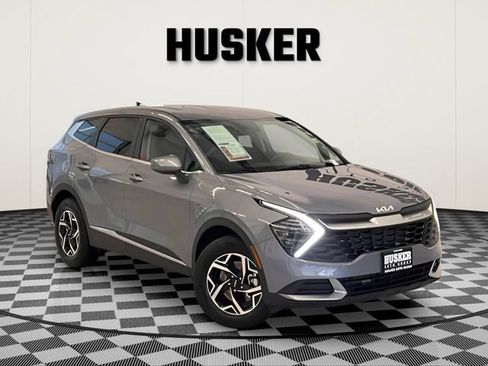 Used 2025 Kia Sportage LX image 1