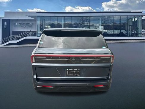 New 2026 Lincoln Navigator L Premier AWD/4WD image 8