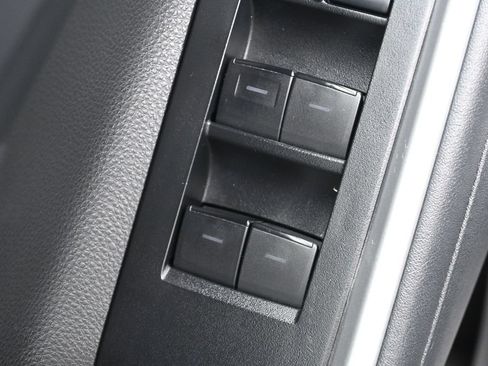 Used 2021 Toyota Highlander XLE AWD/4WD image 14