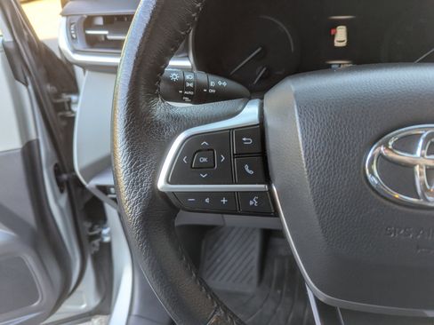 Used 2021 Toyota Sienna XLE image 16