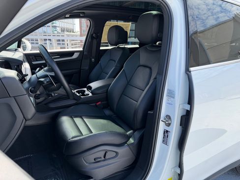 Certified 2024 Porsche Cayenne image 4