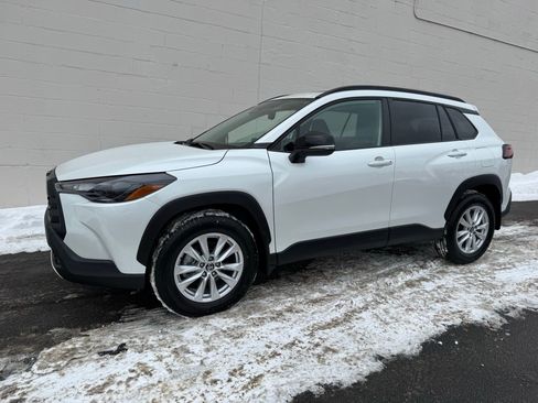 Used 2026 Toyota Corolla Cross LE w/ Moonroof Package image 1