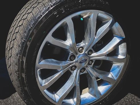 Used 2018 Ford Expedition Platinum AWD/4WD image 3