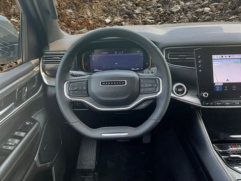 Used 2024 Jeep Wagoneer Series III image 5