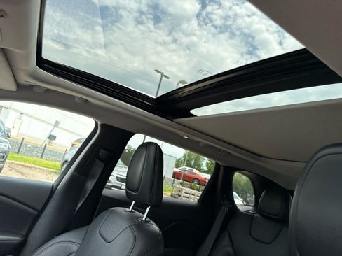 Used 2020 Jeep Cherokee Limited AWD/4WD image 9