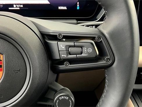 Used 2025 Porsche Macan Electric image 44