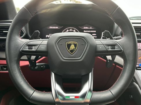 Used 2022 Lamborghini Urus image 28