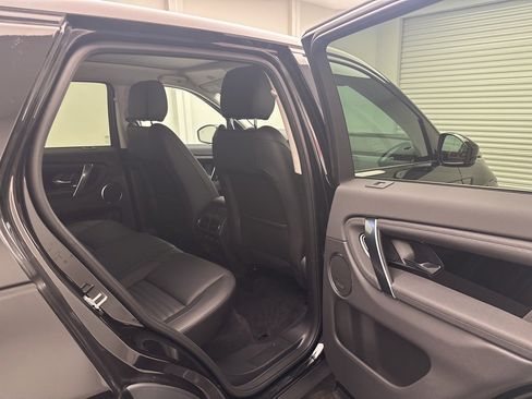 Used 2025 Land Rover Discovery Sport S image 7