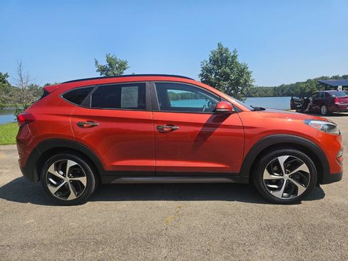 Used 2016 Hyundai Tucson Limited w/ Option Group 03 FWD image 3