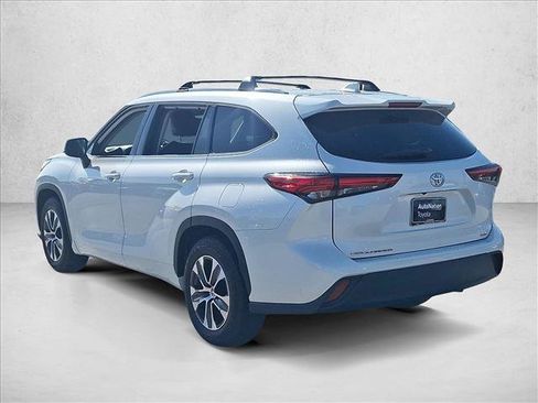 Used 2020 Toyota Highlander XLE FWD image 8