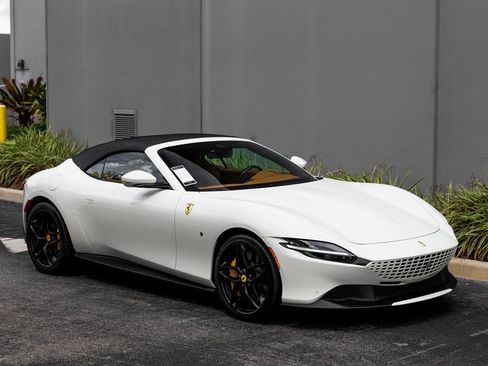 Used 2025 Ferrari Roma Spider image 7