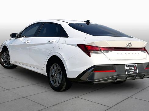 Used 2024 Hyundai Elantra SEL FWD image 10