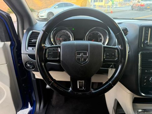 Used 2020 Dodge Grand Caravan SXT image 14