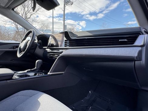 Used 2025 Toyota Camry LE image 17