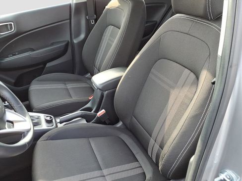 Used 2024 Hyundai Venue SEL image 11