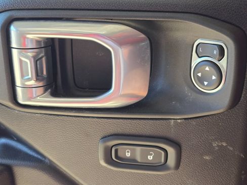 Used 2021 Jeep Gladiator Rubicon AWD/4WD image 22