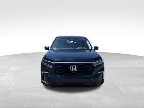 Used 2023 Honda Pilot LX image 3