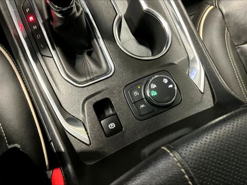 Used 2023 Chevrolet Traverse Premier w/ Redline Edition image 28