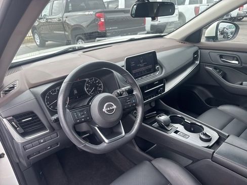 Used 2023 Nissan Rogue SV w/ SV Premium Package image 11