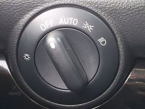 Used 2021 Nissan Titan SV w/ SV Convenience Package image 25