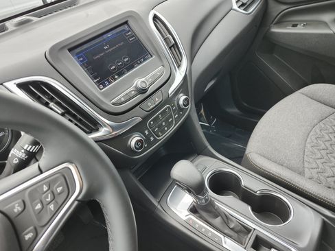 Used 2024 Chevrolet Equinox LT FWD image 30