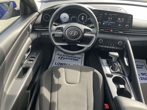 Certified 2022 Hyundai Elantra SEL w/ Convenience + Premium Package image 11