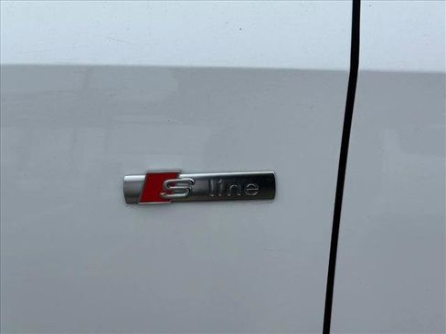 Used 2025 Audi Q3 2.0T Premium image 11