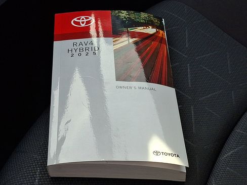 Used 2025 Toyota RAV4 XLE image 26