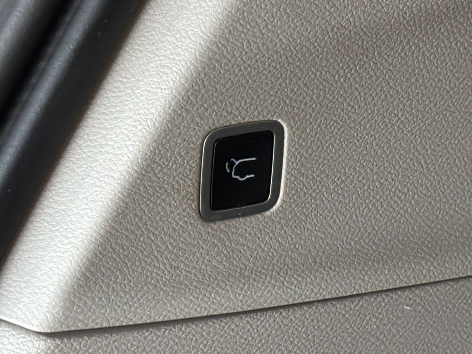 Used 2024 Chrysler Voyager LX FWD image 22