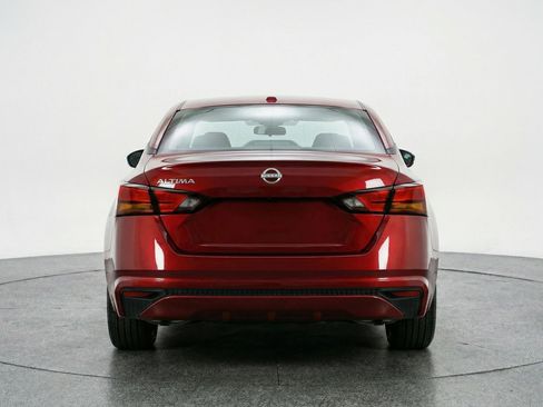 Used 2025 Nissan Altima 2.5 SV FWD image 7