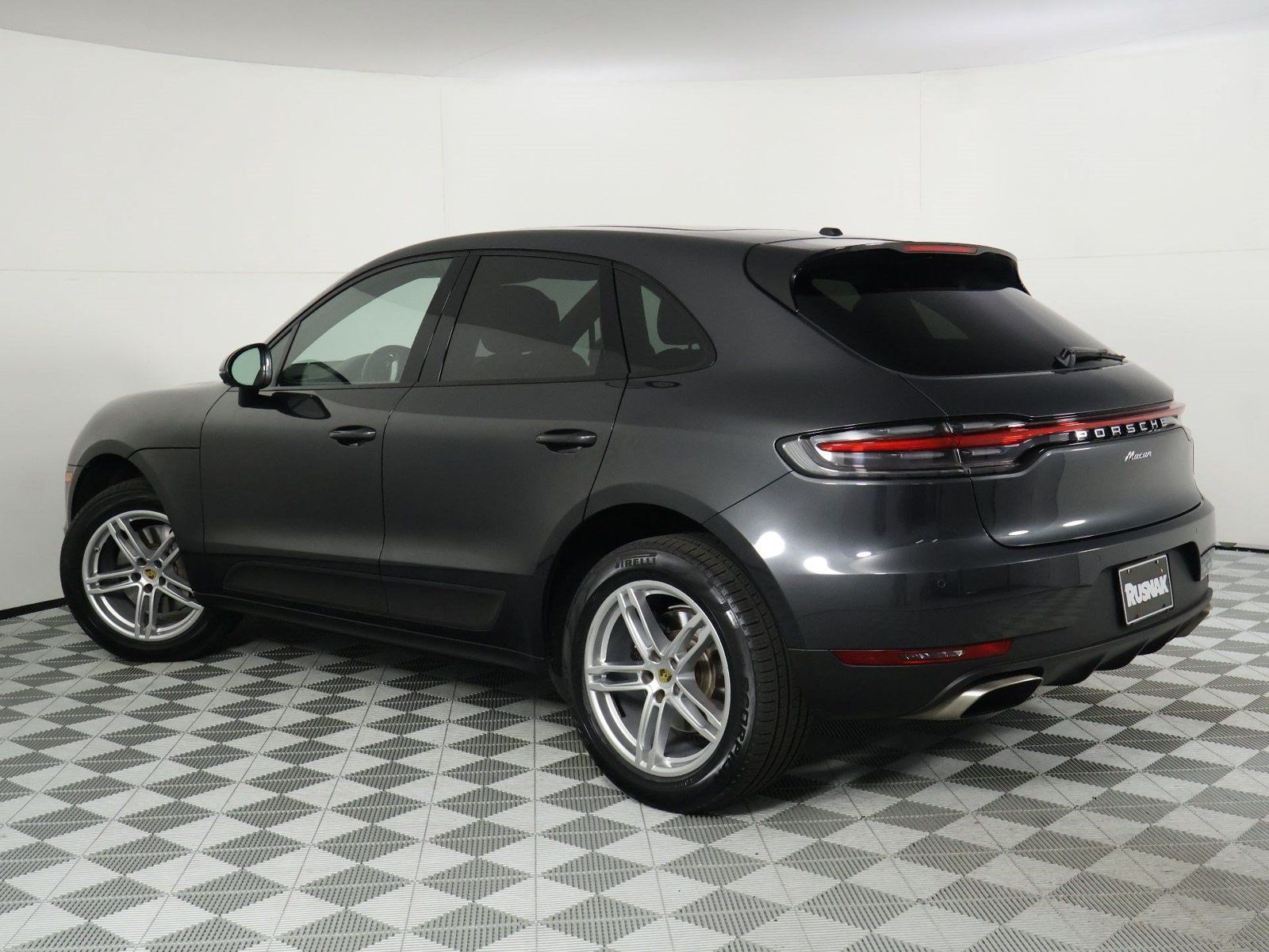 Certified 2021 Porsche Macan AWD/4WD image 3