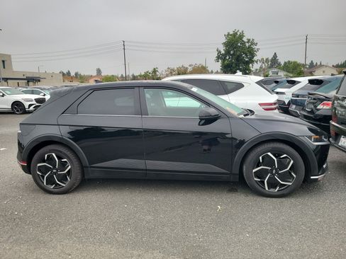 Used 2024 Hyundai Ioniq 5 SE RWD image 3