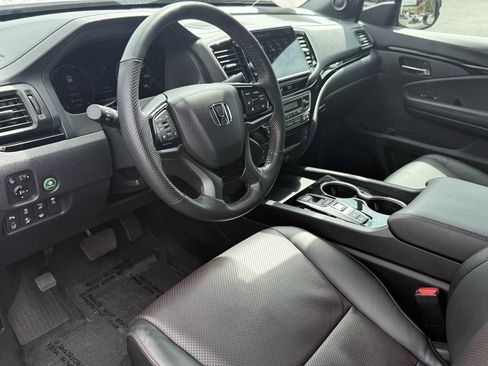Certified 2025 Honda Ridgeline Black Edition image 10