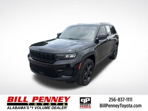 Used 2023 Jeep Grand Cherokee Altitude RWD image 1