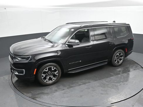 Used 2024 Jeep Wagoneer Series III AWD/4WD image 36