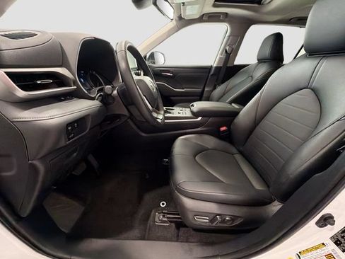 Certified 2026 Toyota Highlander XLE AWD/4WD image 19