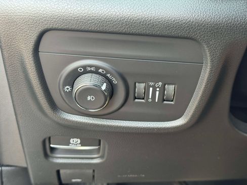 Used 2026 Jeep Grand Cherokee Limited AWD/4WD image 19
