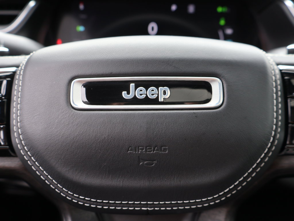 Used 2023 Jeep Grand Cherokee Overland AWD/4WD image 28