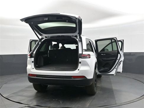 New 2025 Jeep Grand Cherokee Laredo image 48