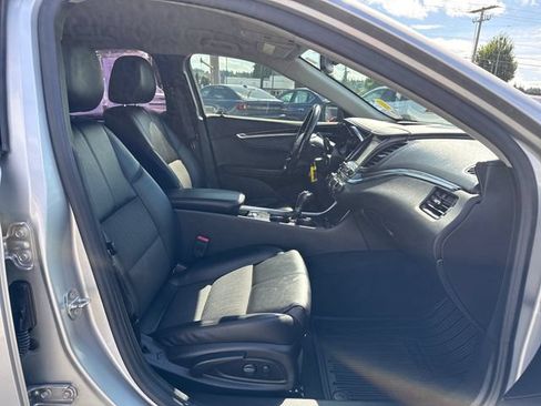 Used 2017 Chevrolet Impala LT w/ Convenience Package FWD image 9