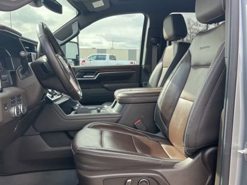 Used 2025 GMC Sierra 3500 Denali AWD/4WD image 28