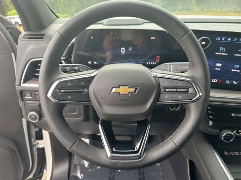 New 2025 Chevrolet Suburban Premier image 16