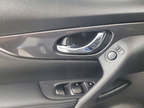 Used 2017 Nissan Rogue SV FWD image 27